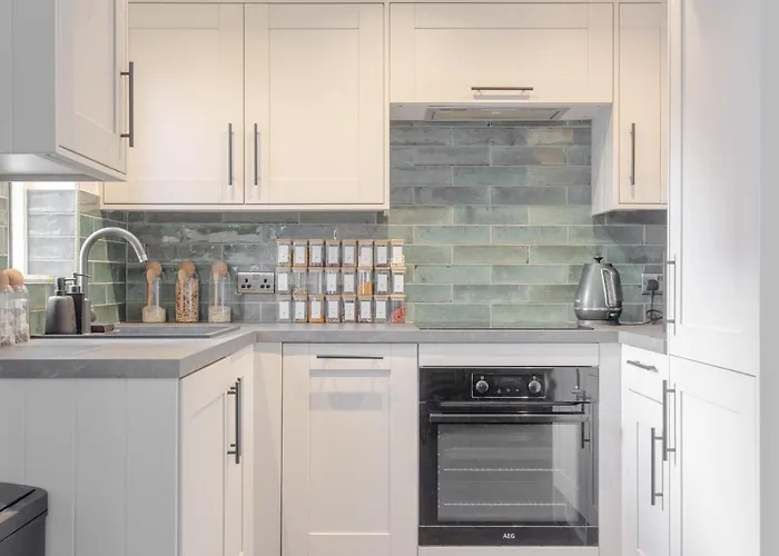 2 King Beds Modern Refurb Flat - 10 Min 2 London Bridge - Sleeps 6